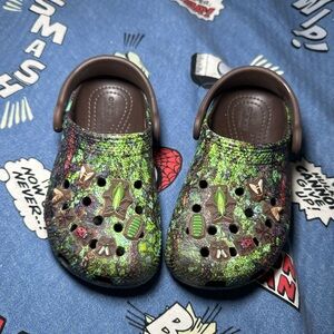 CROCS Kids bugs